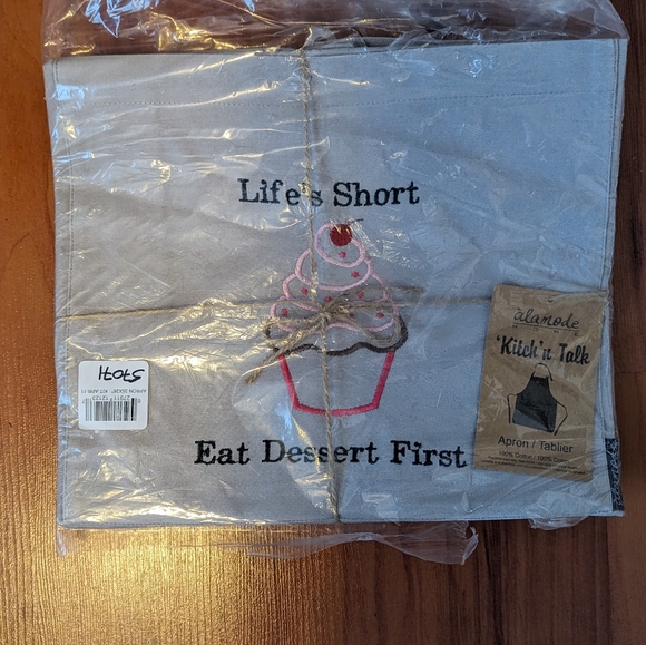 NWT Alamode Home Cupcake Kitchen Apron "Life's Short Ear Dessert First" - Picture 5 of 5